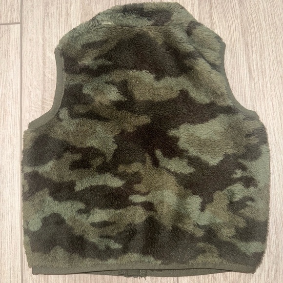Old Navy Green Camouflage Fleece Vest - Picture 3 of 3